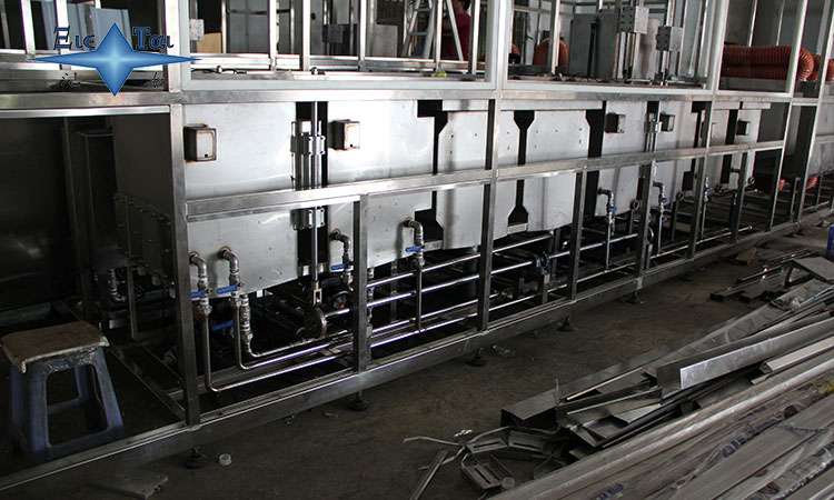 超聲波清洗機在金屬鋼板清洗中的高效應(yīng)用與優(yōu)勢探析